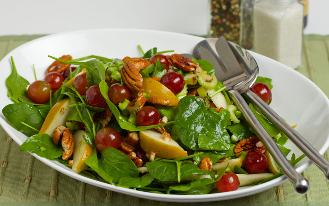 Pear and pecan salad